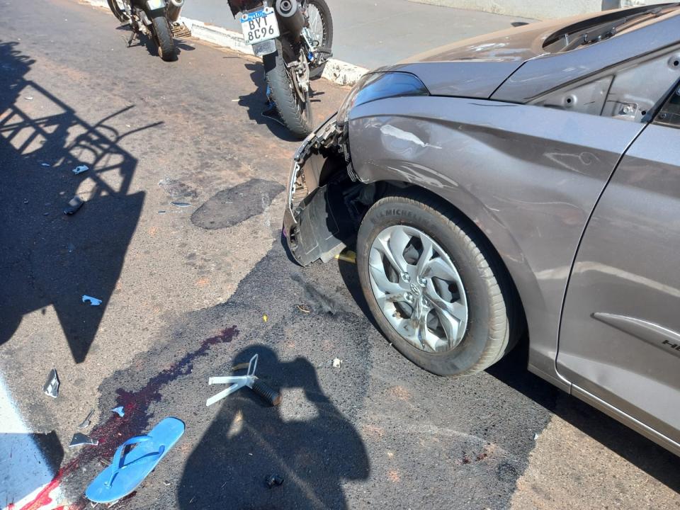 Foto 3 de 8 — Morre jovem vítima de acidente entre moto e caminhão na Via Expressa